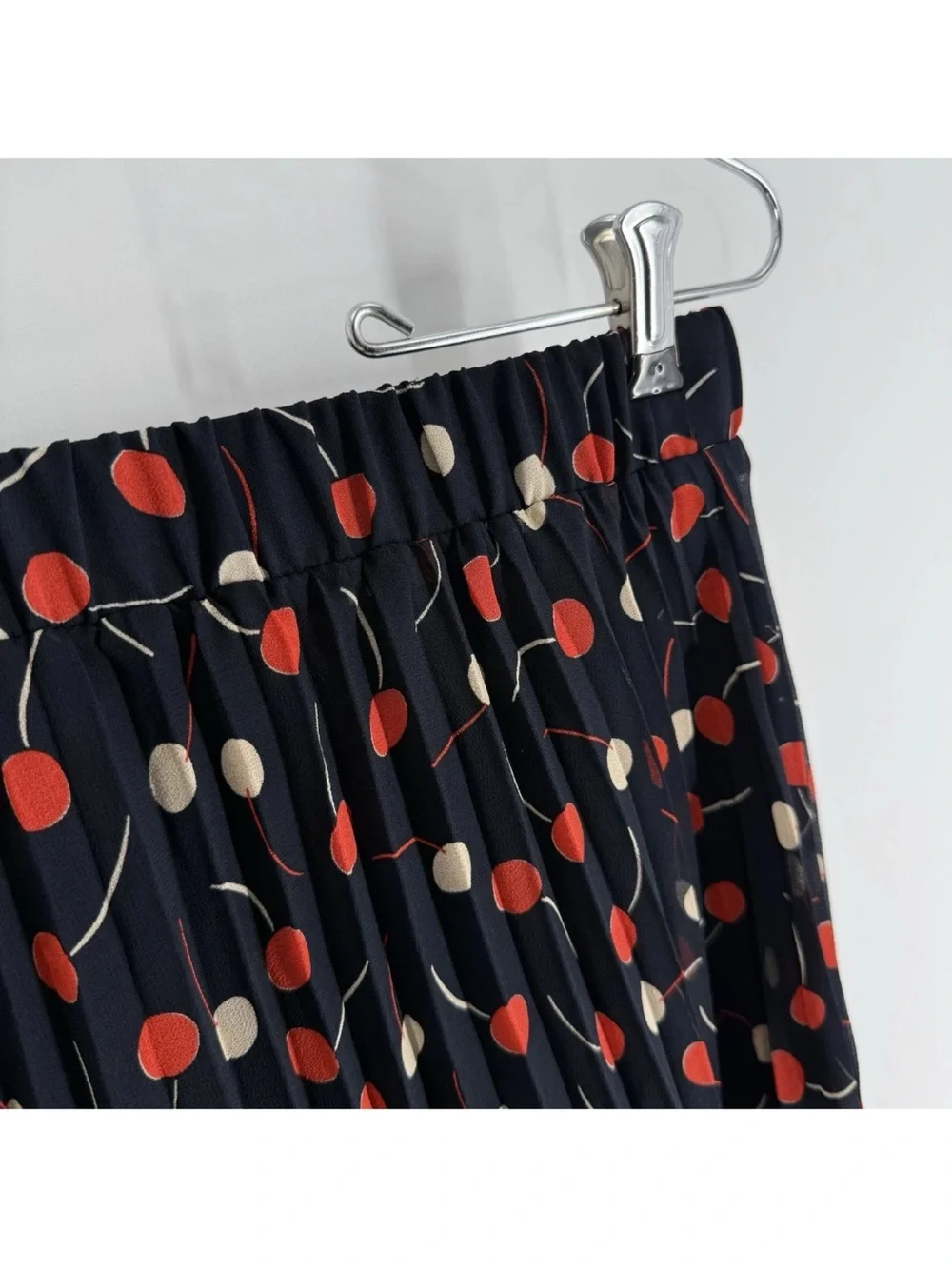 Ann Taylor Pleated Skirt Womens Size XSP Navy Cherry Novelty Print Flowy Lined